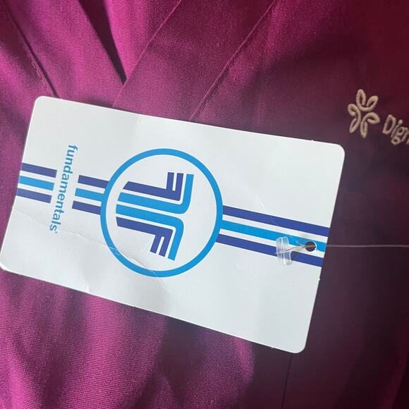 Dignity Health Scrub Top Burgundy Pullover New Vneck Medical - Picture 6 of 14